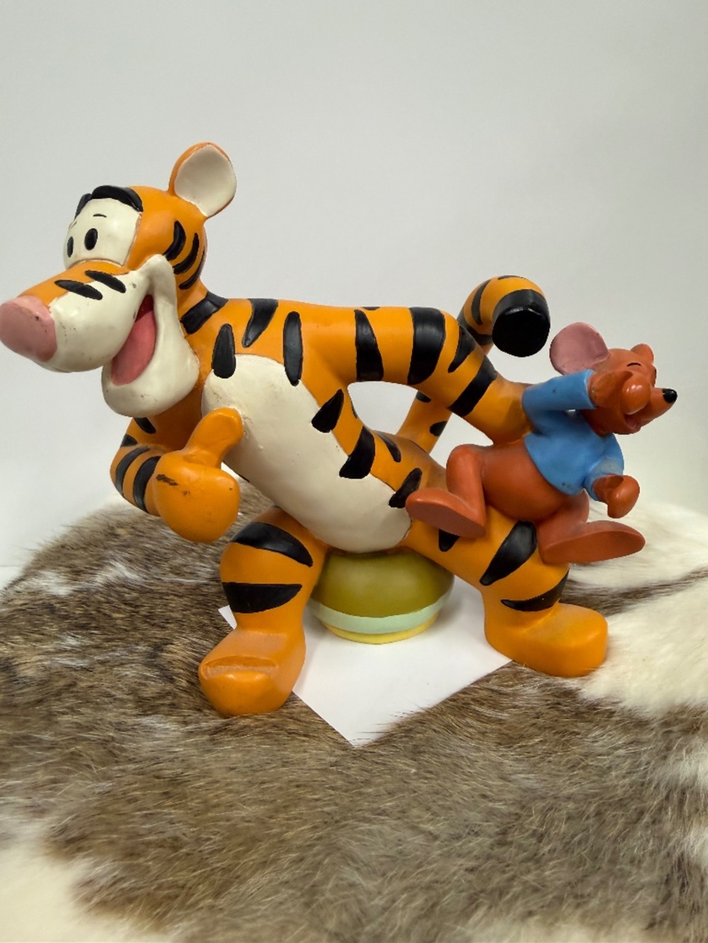 Winnie the Pooh- Tigger and Ron- EJ639